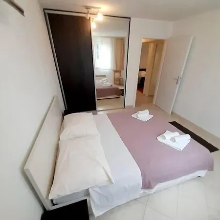 Ultra Cosy Gripe Apartment Split